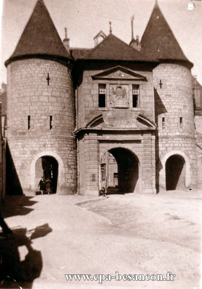 BESANÇON - Porte Rivotte